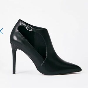Shoe Dazzle Black Pointed Stiletto Ankle Bootie with Side Cutout